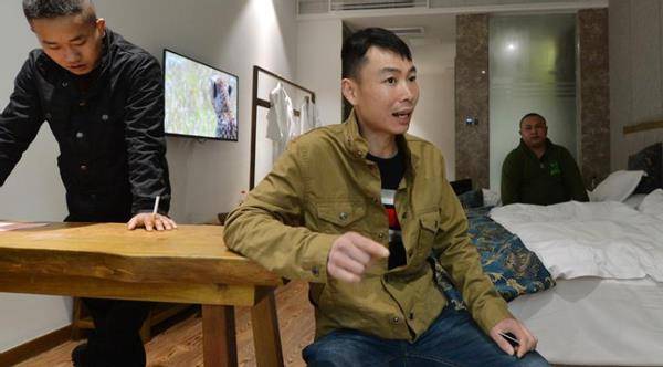 四川“拉面哥”一夜爆红，走红后炒老板、娶白富美，如今怎样了？